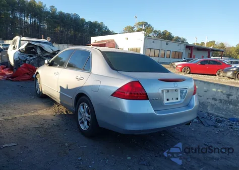 2006 Honda Accord 2.4 Lx z USA, uszkodzony, nr VIN 3HGCM56436G705454
